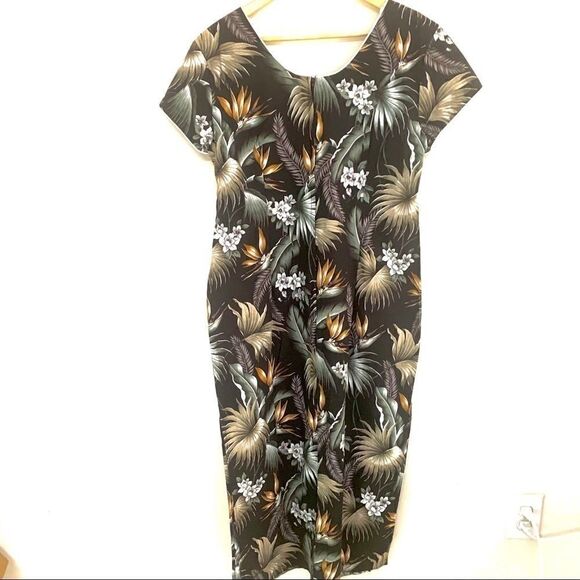 HAWAIIANā
VINTAGEāCOTTONĀ MIDIā
DRESS - Picture 3 of 8